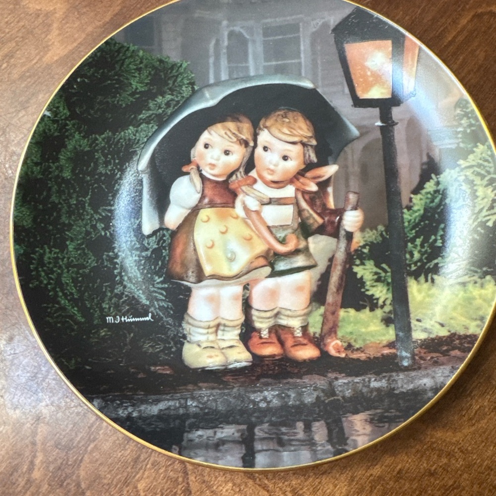 M J HUMMEL Porcelain Plate STORMY WEATHER 1989 Little Companion Danbury Mint